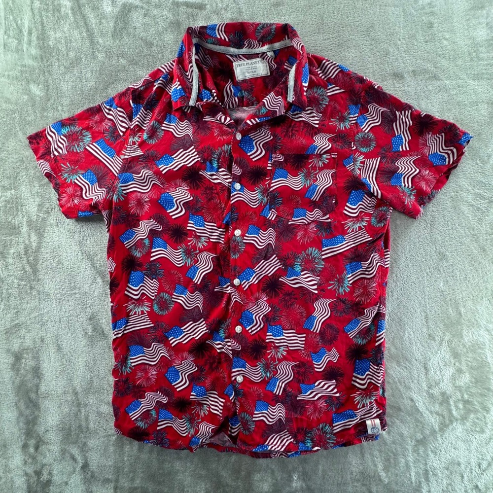 Free Planet Shirt Mens Medium Red Patriotic Flag Fireworks Rayon Y2K USA Short